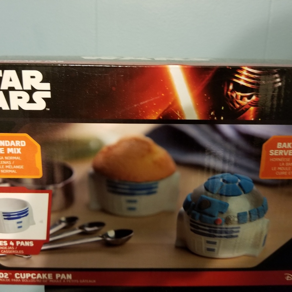 BNIB Disney Star Wars R2-D2 Cupcake Molds